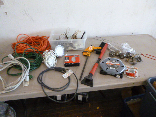 lot 6 image: Garage Items