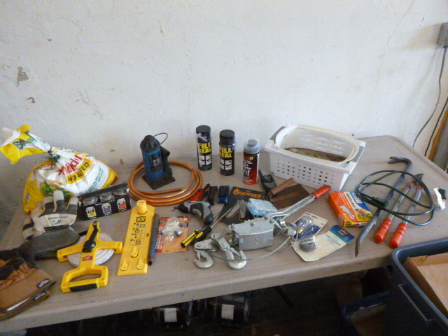 lot 8 image: Garage Items