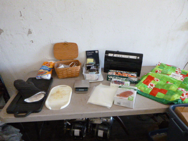 lot 10 image: Miscellaneous Household Items
