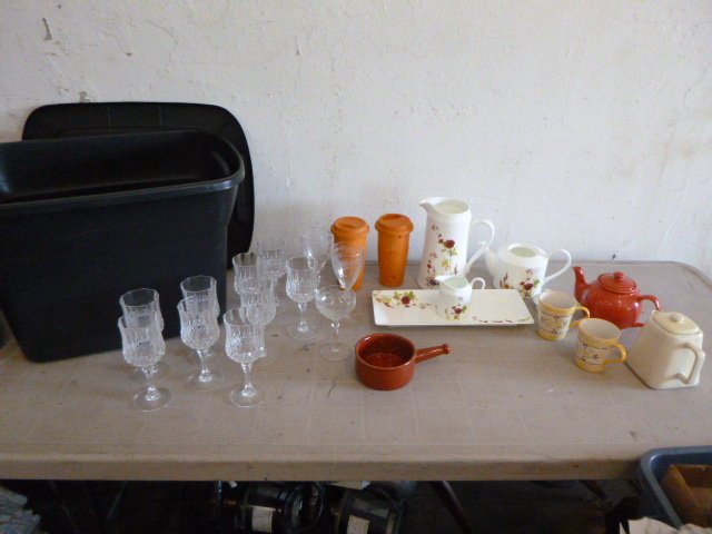 lot 13 image: Variety of Glassware
