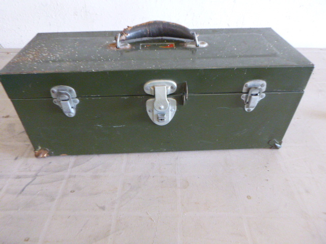 lot 19 image: Metal Toolbox