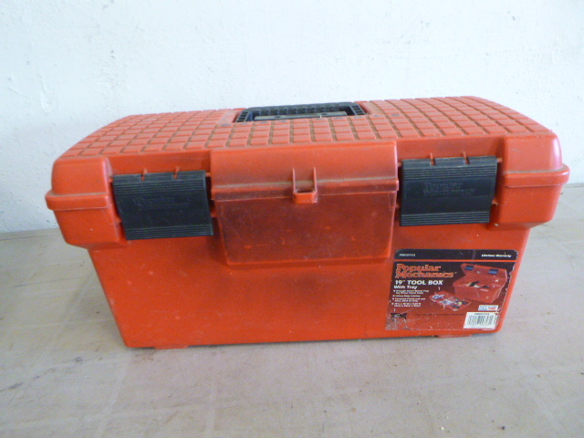 lot 87 image: Popular Mechanics 19 Toolbox