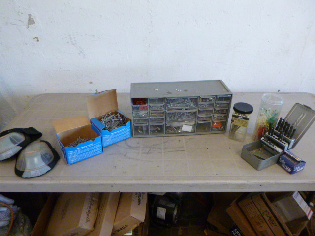 lot 94 image: Garage Items