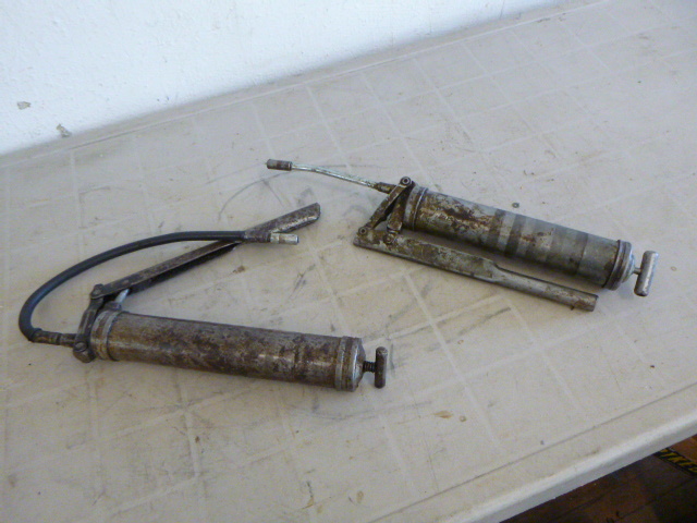 lot 98 image: 2 Grease Guns