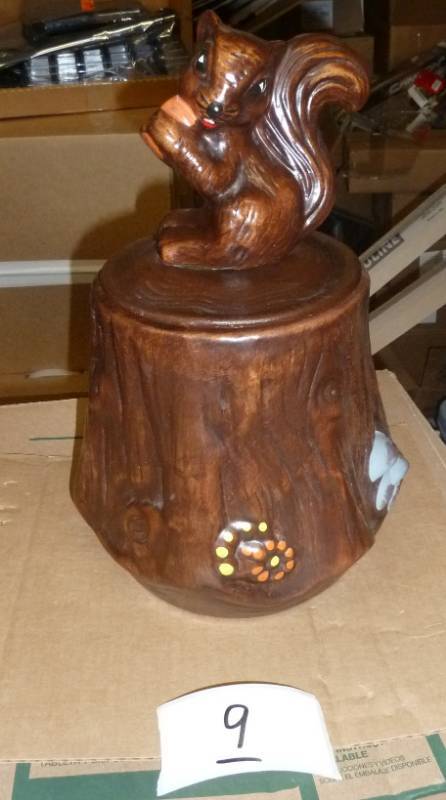 lot 9 image: Squirrel Cookie Jar in excellent co...