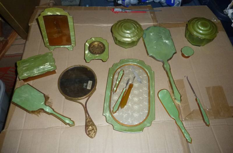 lot 22 image: Vintage bedroom set plus an extra m...