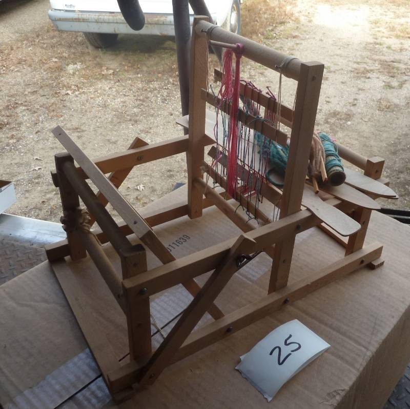 lot 25 image: Miniature loom, probably works if y...