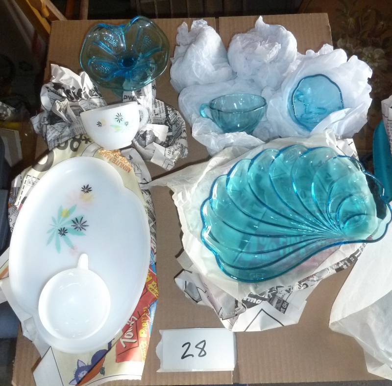 lot 28 image: Two sets of coffee cups and plates,...