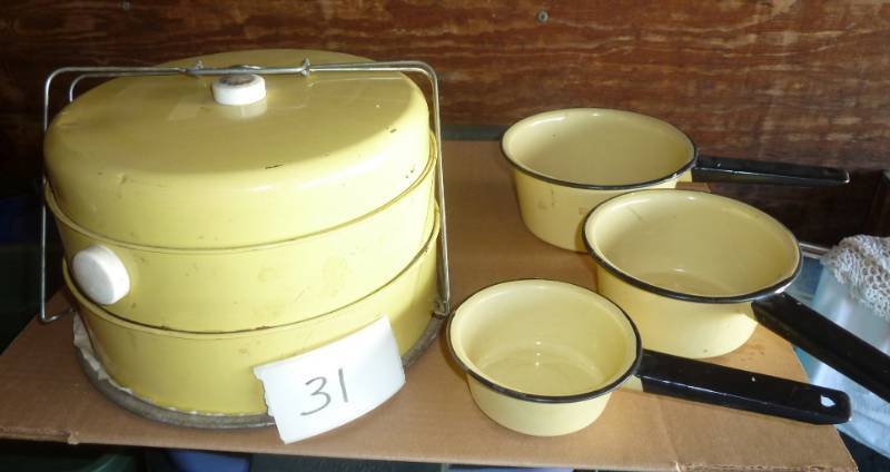 lot 31 image: Metal 3 layer piecake carrier and ...