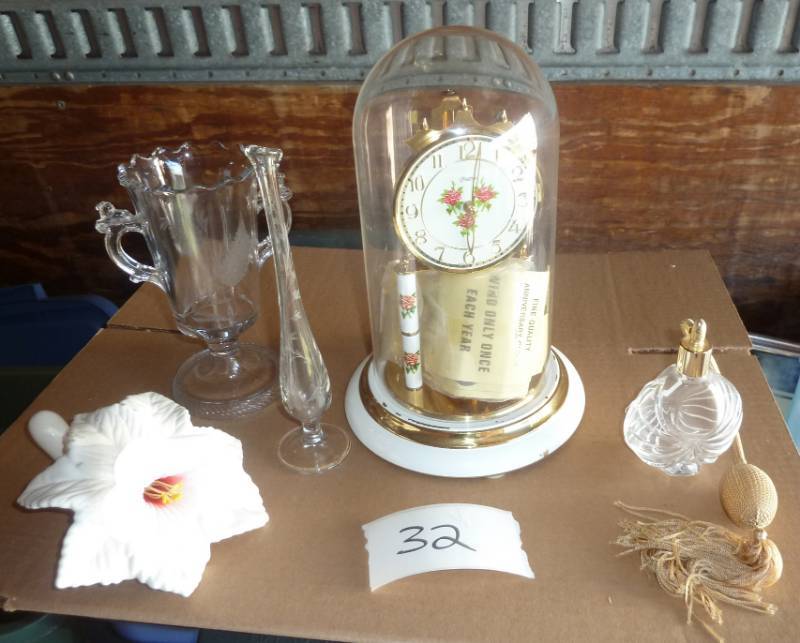 lot 32 image: Anniversary clock (didnt test) pe...