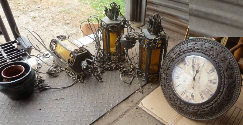 lot 38 image: Vintage set of lightslanterns, all...