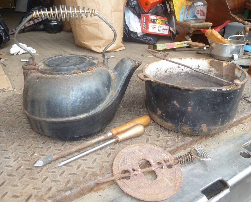 lot 41 image: vintage cast iron kettles for putti...