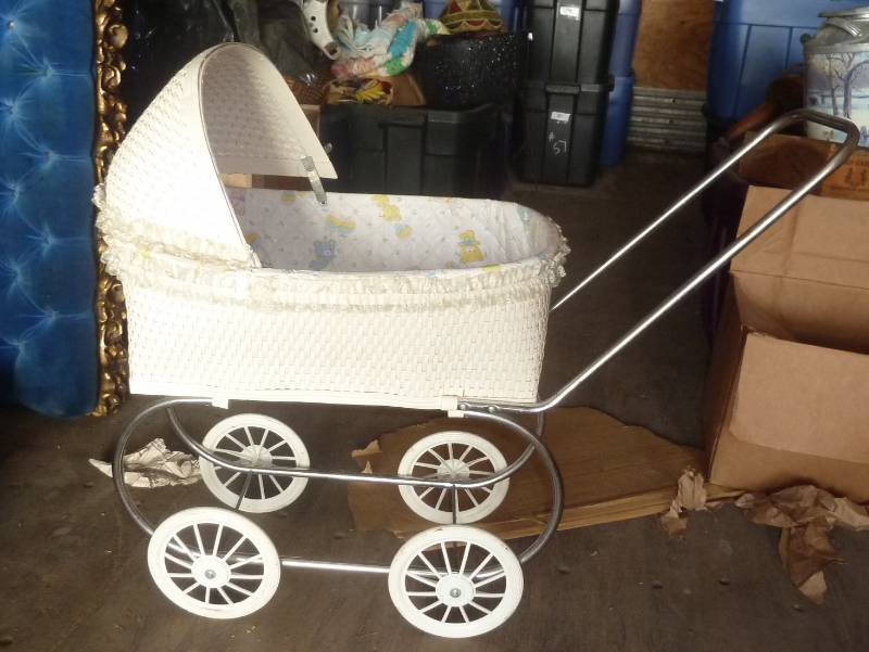 lot 45 image: excellent condition doll stroller w...