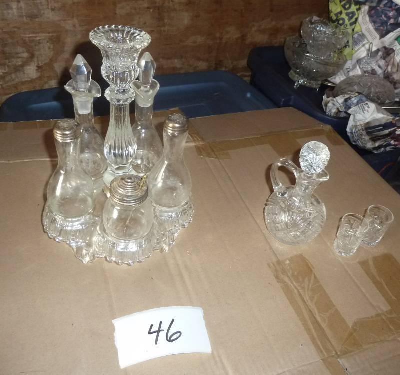 lot 46 image: Salad oils, salt and pepper set com...
