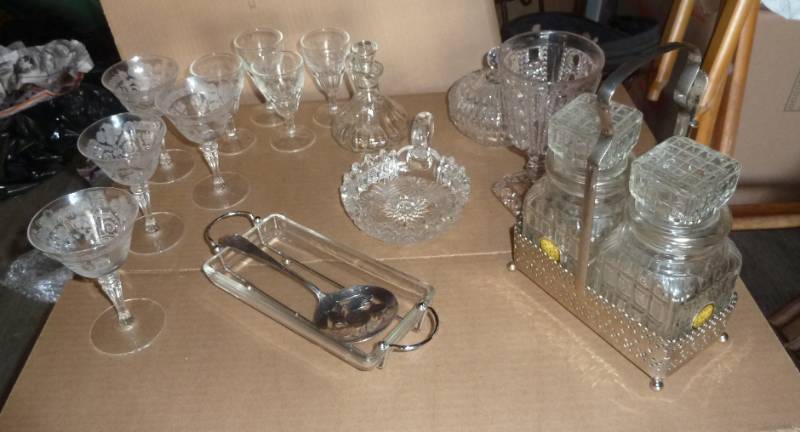 lot 58 image: Lot of cut glass and crystal pickle...