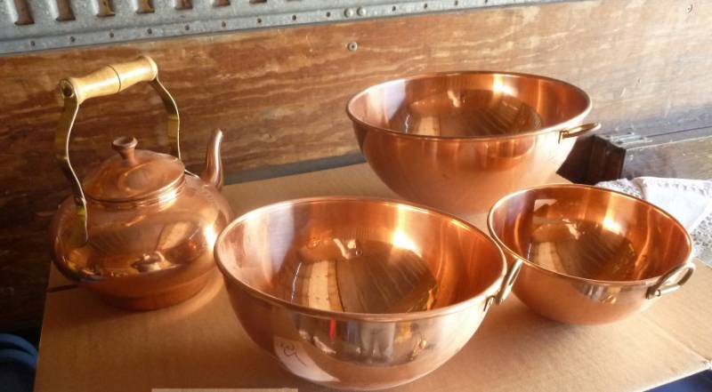 lot 77 image: Copper bowls and tea kettle...