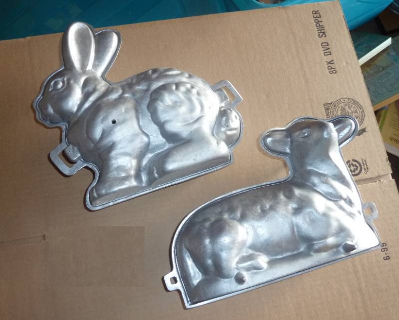 lot 78 image: 2 Metal Cake or Chocolate Molds...