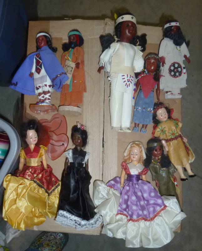 lot 91 image: Lot of native indian dolls with act...