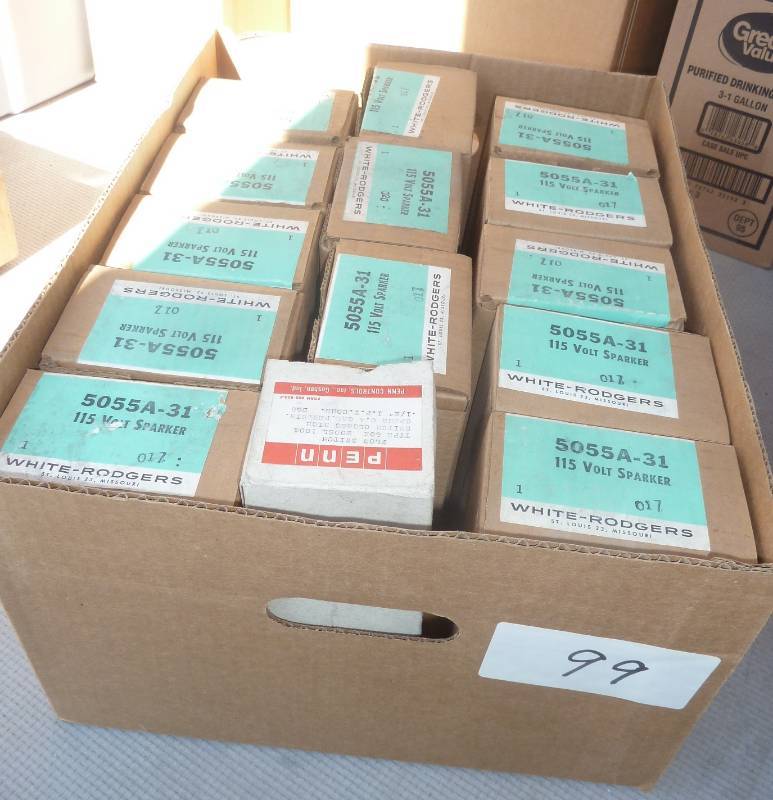 lot 99 image: Box of 13 new White Rodgers 115V sp...
