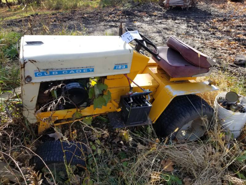 lot 170 image: International Cub Cadet Hydrostatic 123 Rider Lawn Mower