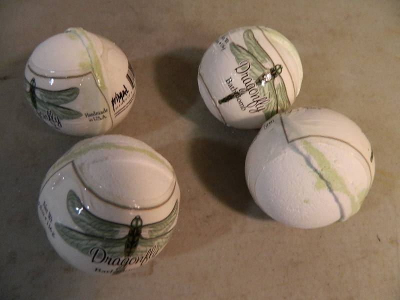 lot 20 image: 4 New Primal Elements Bath Bombs