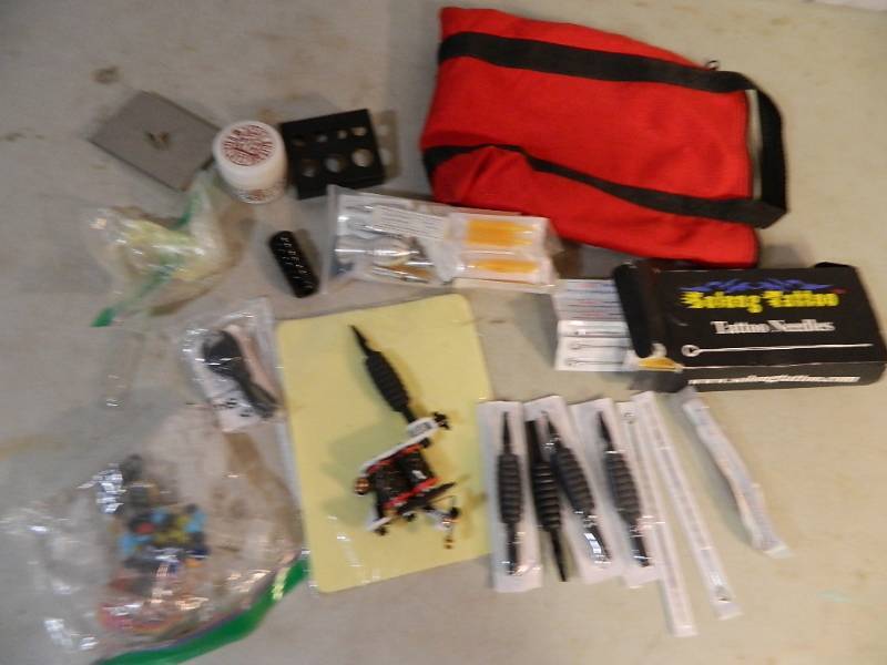 lot 29 image: Tattoo Gun and Accessories
