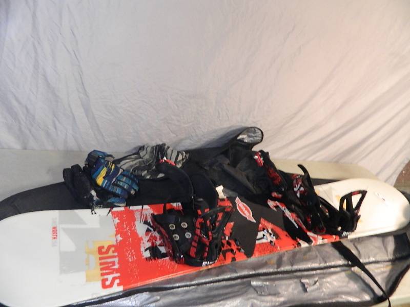 lot 30 image: Sims Snowboard and Bindings
