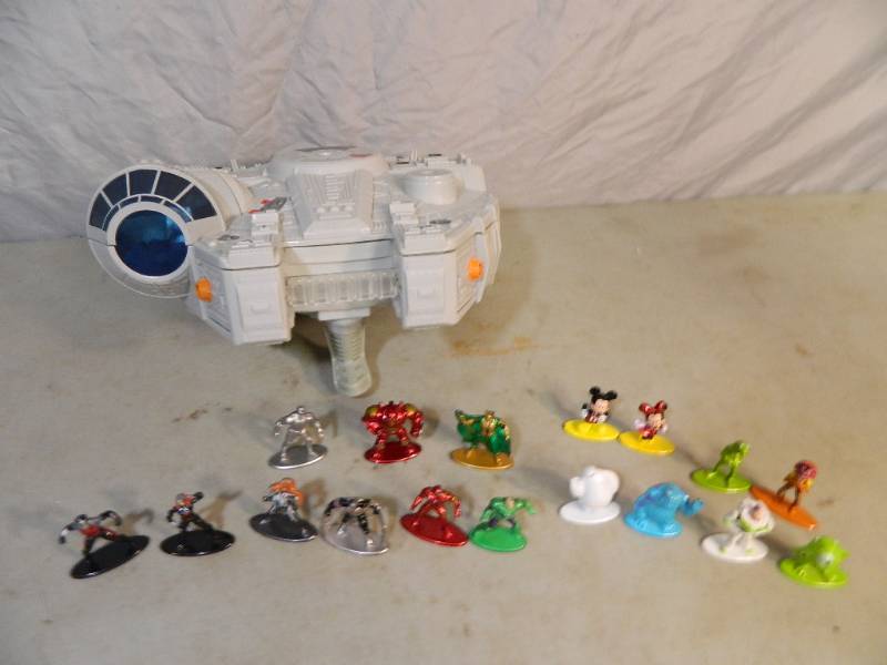 lot 46 image: Star Wars and Metal Figurines