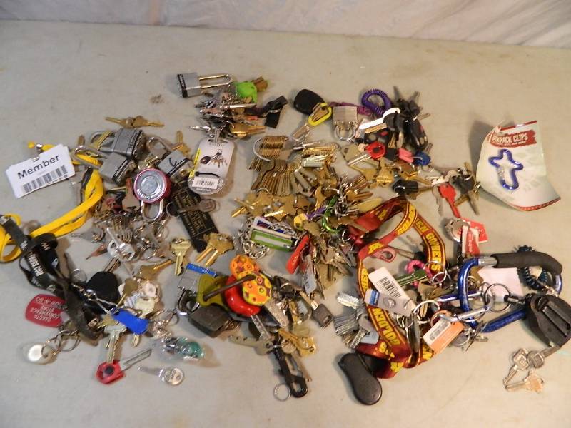 lot 49 image: Large lot of Keys, Locks, and More