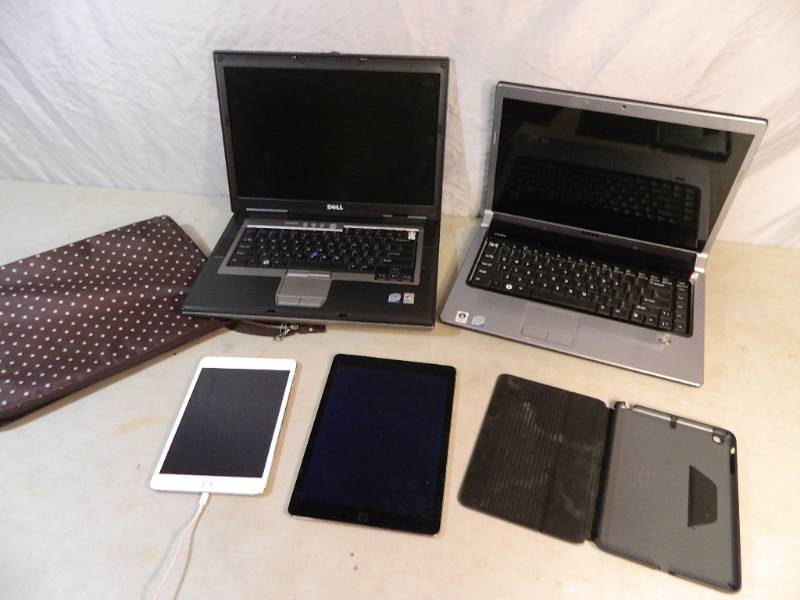 lot 53 image: Apple Ipads and Dell Laptop Computers