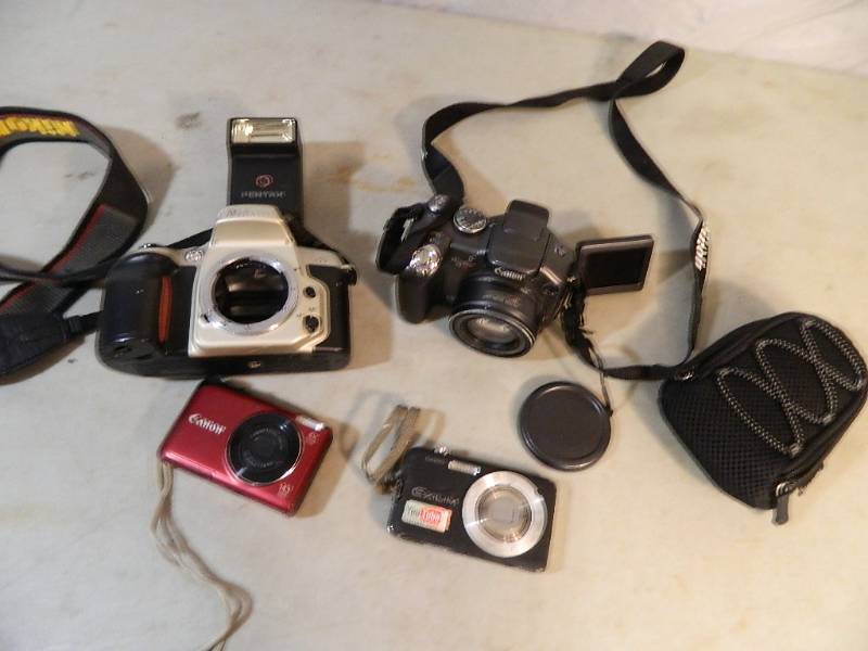 lot 56 image: Assorted Cameras