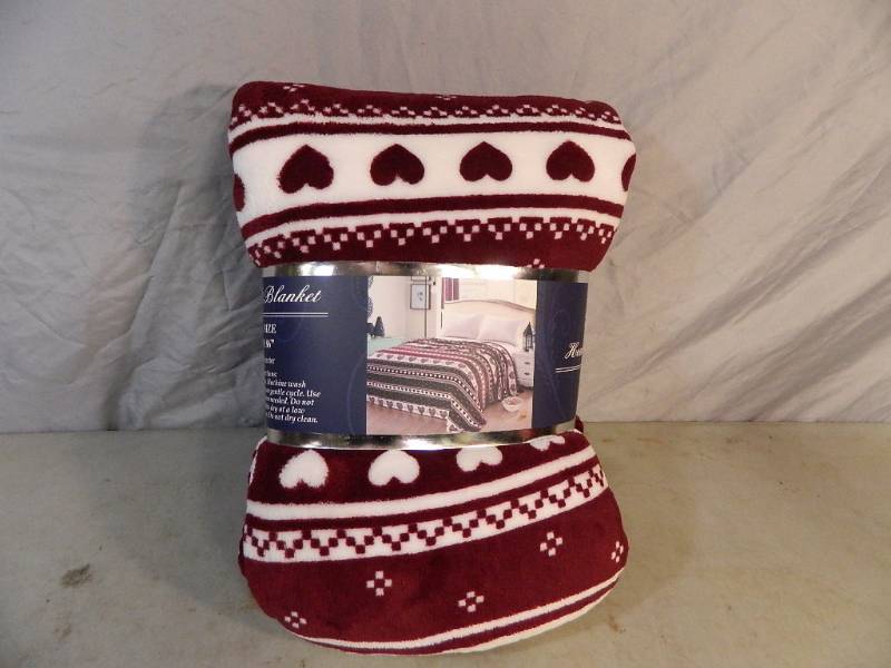 lot 61 image: New King Sized Soft Blanket
