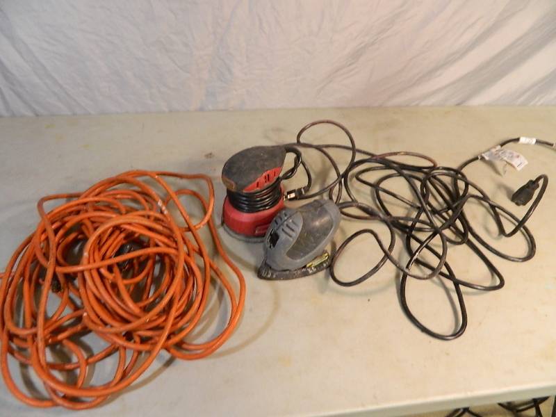 lot 84 image: 2 Sanders and Extension Cords