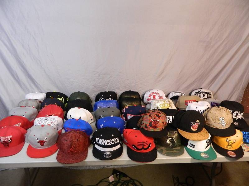 lot 139 image: Large Assortment of Hats