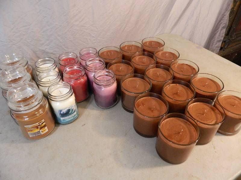 lot 147 image: 26 New Candles