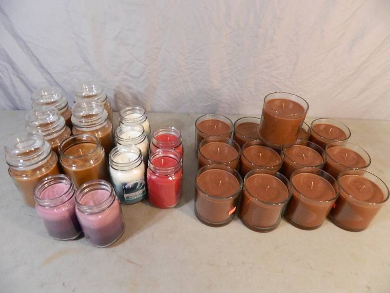 lot 152 image: 26 New Candles