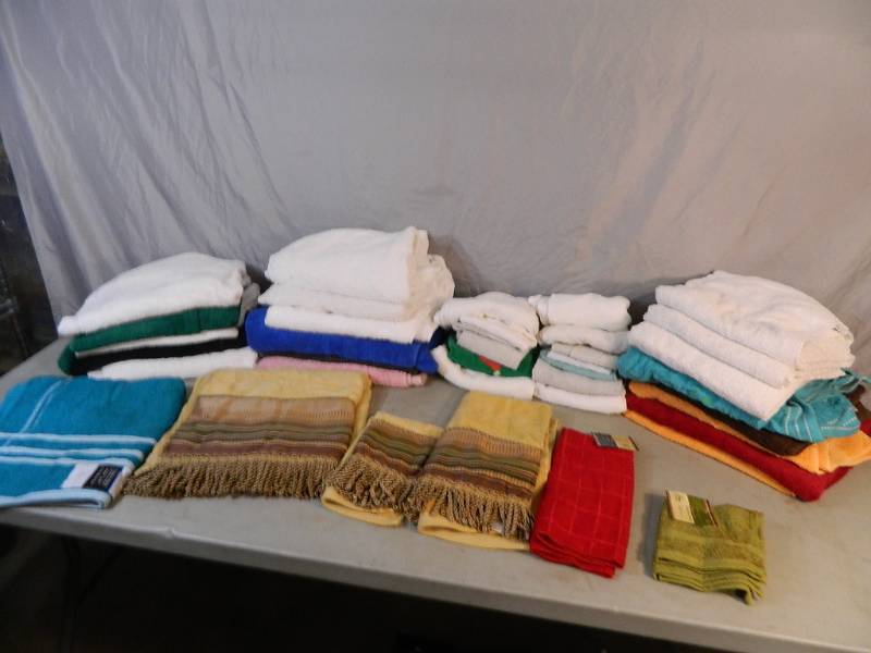 lot 161 image: 38 Assorted Towels