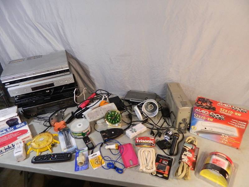 lot 162 image: Assorted Electronics