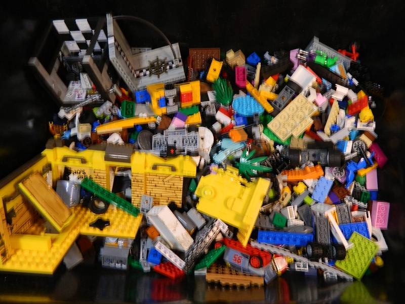 lot 177 image: Legos
