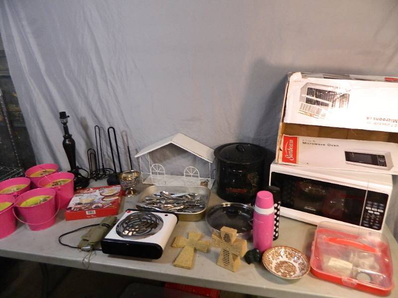 lot 178 image: The Pampered Chef, Microwave, More