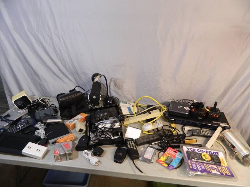 lot 183 image: Virtual Reality, Electronics, More
