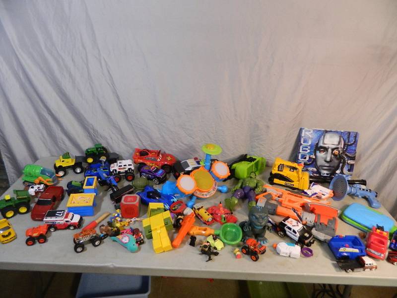 lot 190 image: John Deere, Cars and Toys