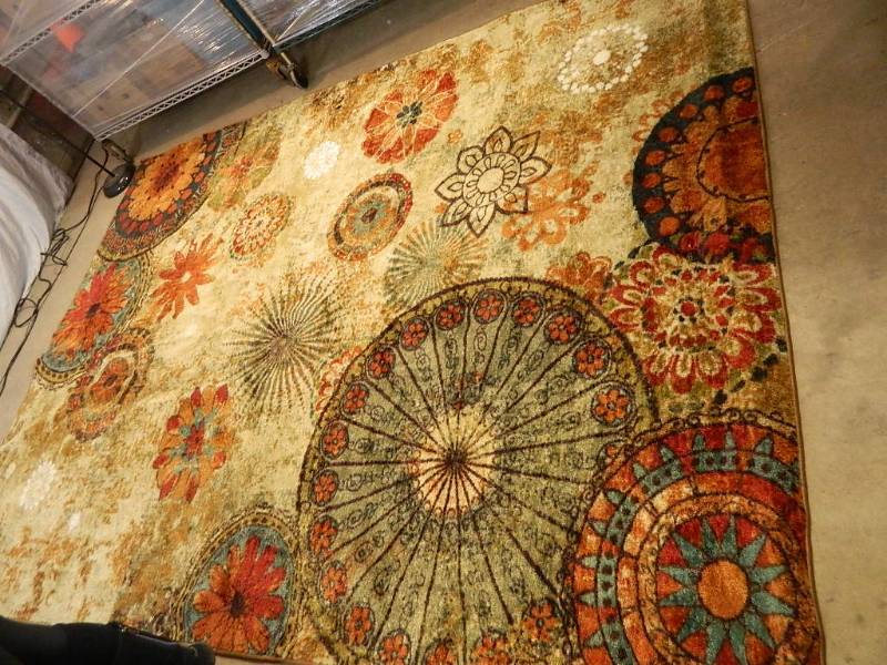 lot 3C image: Beautiful Large Area Rug