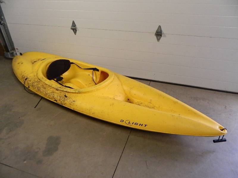 lot 16 image: Ram-X 9 ft Kayak