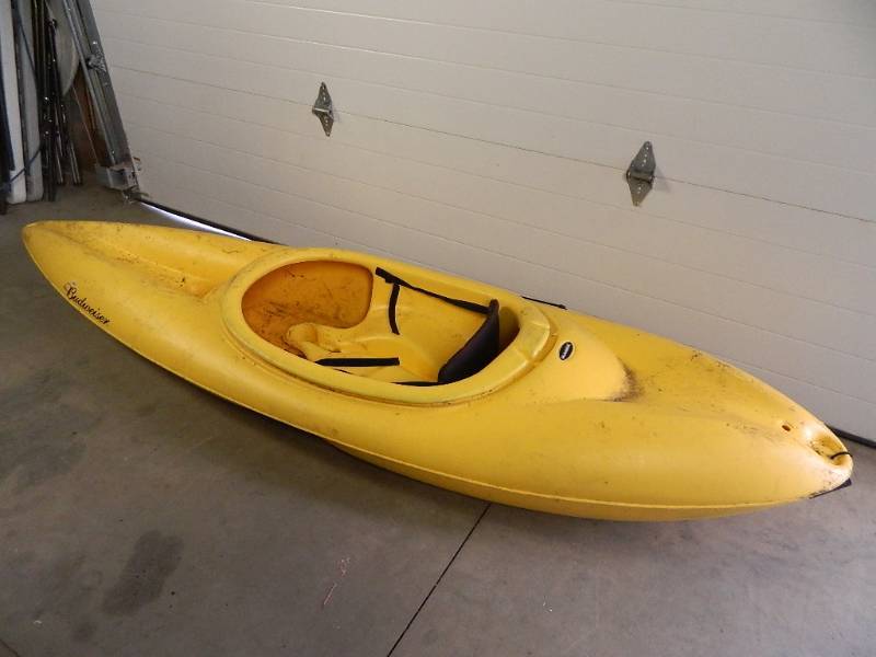 lot 17 image: Ram-X 9 ft Kayak