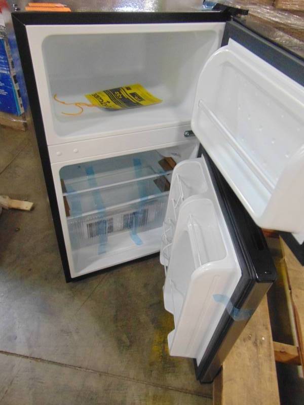 lot 32 image: Frigidaire 3.1-cu ft Freestanding Compact Refrigerator with Freezer Compartment (Silver Mist) ENERGY STAR FFPS31L2QM