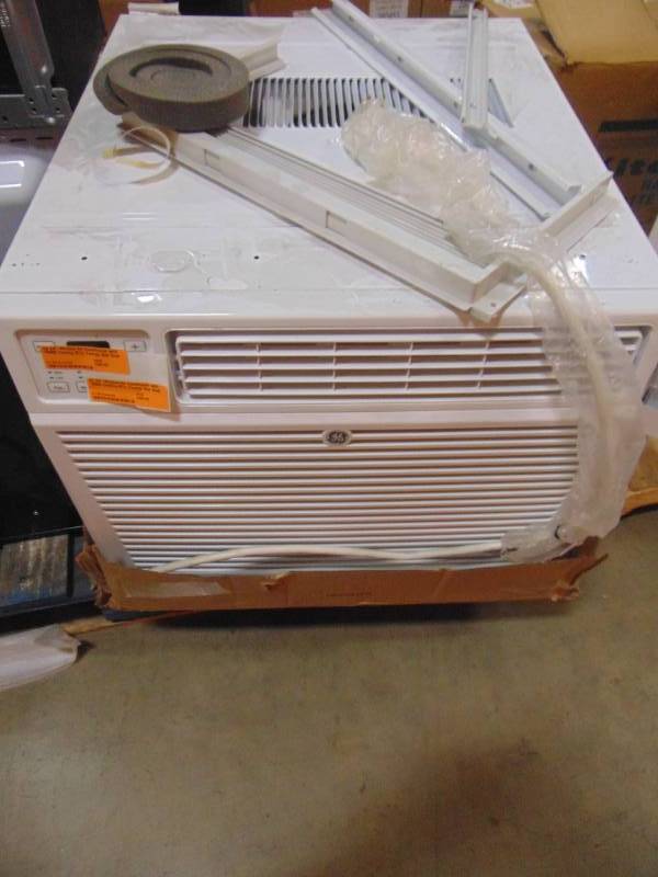 lot 34 image: GE 24 Window Air Conditioner with 18000 Cooling BTU, Energy Star Qualified in Light Cool Gray AEM18DX