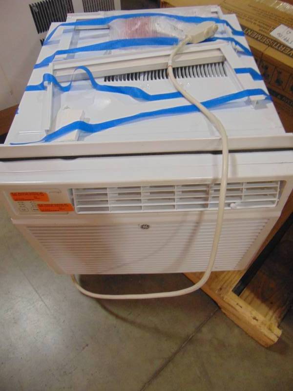 lot 35 image: GE 24 Window Air Conditioner with 18000 Cooling BTU, Energy Star Qualified in Light Cool Gray AEM18DX