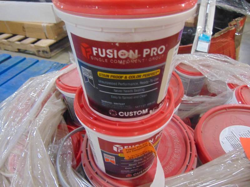 lot 287 image: Entire Pallet - Custom Building Products Fusion Pro #381 Bright White Single Component Grout FP3811-2T - 1 Gallon & 1 Quart Pales