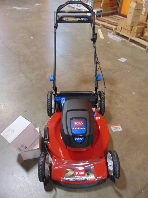 lot 81 image: Toro 22 in. Recycler 60-Volt Lithium-Ion Cordless Battery Walk Behind Self Propelled Mower - 7.5 Ah BatteryCharger Included 20366